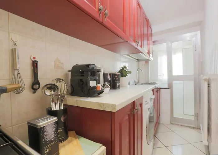 Nervi - In Discesa Sul Mare Genova