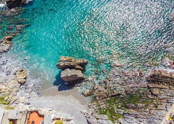 Nervi - In Discesa Sul Mare Genova